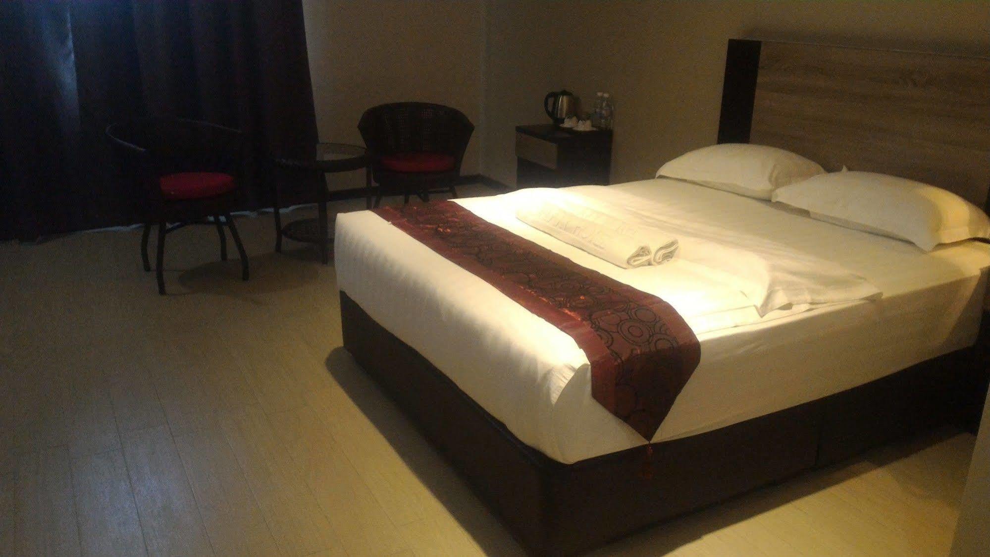 Galaxy Hotel Simpang Ampat  Екстериор снимка