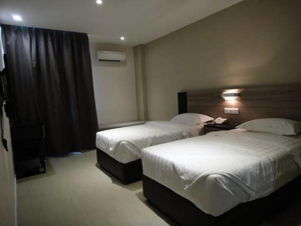 Galaxy Hotel Simpang Ampat  Екстериор снимка